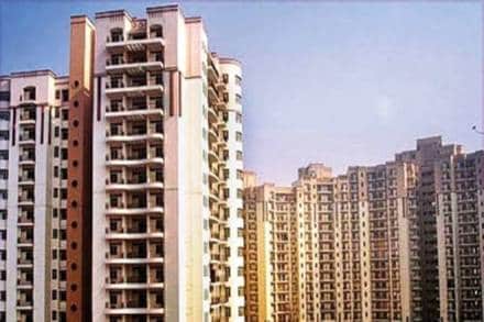 Realty firm, Omaxe Ltd's sales, sales bookings, omaxe sales fell 43 per cent, Omaxe Rs 946 crore last fiscal, Omaxe sales realisation