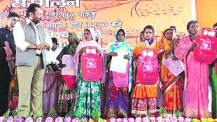 Narendra Modi, Union minister Mukhtar Abbas Naqvi, LPG connection, PMUY, Jharkhand