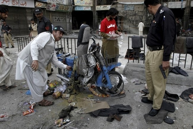 Pakistan Attack Razor Pakistan mourns attack victims; army launches crackdown on militants ...