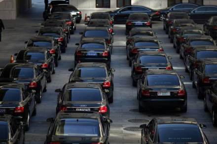 Hong Kong, Hong Kong parking space, Henderson Land Development Co., Ming Pao