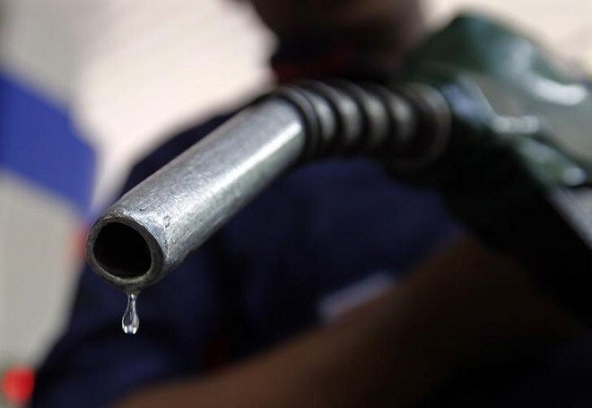 In four days, the price of petrol has fallen by Rs 2.26 per litre in Delhi. Similarly, the price of diesel has fallen by Rs 1.93 per litre in four days. (Image: Reuters)