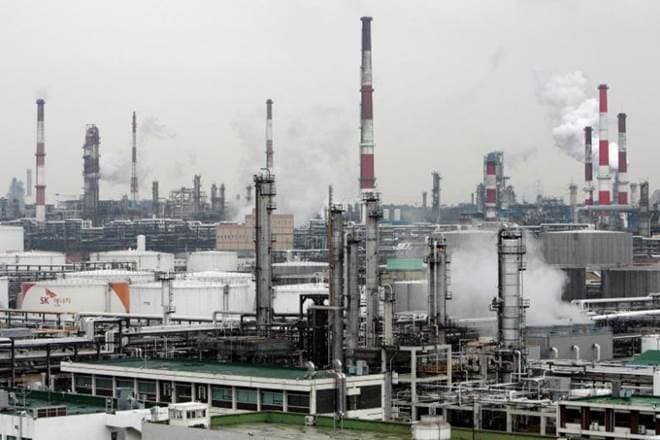 world largest refinery, world largest refinery name, largest refinery, IOC, BPCL, HPCL, world largest refinery and petrochemical complex, ratnagiri refinery, maharashtra refinery