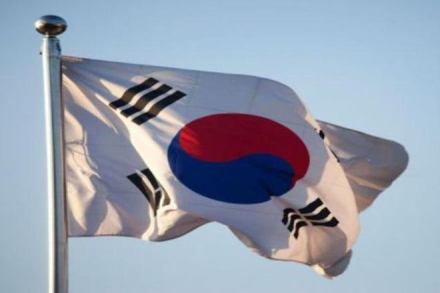 South Korea does not aim to change its agreement on the deployment of a U.S. anti-missile system to protect against North Korea, in spite of a decision to delay its full installation, Seoul's top national security adviser said on Friday. (Reuter