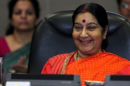 Sushma Swaraj, Sushma Swaraj on twitter, Sushma swaraj helps on twitter, Sushma swaraj helps pakistani boy, sushma swaraj helps everyone, sushma swaraj on helping on twitter, india latest news