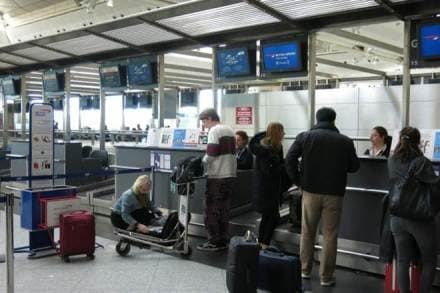 5 best ways to carry your fund while travelling abroad