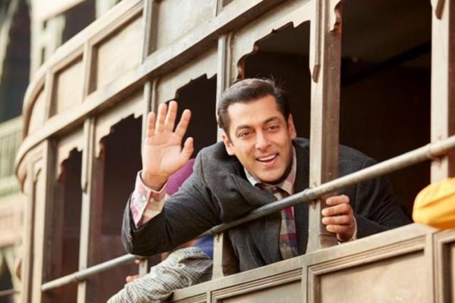 tubelight, Tubelight movie, Tubelight movie review, Tubelight review, tube light review, Salman Khan, Tubelight star rating, tubelight cast, tubelight actors, Shah Rukh Khan, Shah Rukh Khan tubelight, Sohail Khan, Sohail Khan tubelight, Matin Rey Tangu, Zhu Zhu, Mohammed Zeeshan Ayyub, Om Puri, kabir khan film, movie review tubelight, entertainment news