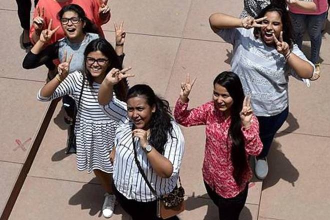 UP Board, UP Board Result, UP Board Result 2017, upresults.nic.in, upmspresults.up.nic.in, UP Board Result 2017 date, upmsp.edu.in, Uttar Pradesh Class 12th, upmsp.edu.in, Uttar Pradesh class 12th result, www.upmsp.edu.in, Uttar Pradesh, www.upmsp.edu.in, Uttar Pradesh 12th result, Uttar Pradesh results, UP 12th results, class 12th results, result news, education news, UP Board Result 2017, Girls in Uttar Pradesh, girls beat boys in board exams in uttar pradesh, Tejaswi Devi, Priyanshi Tiwari, Uttar Pradesh Board Exam results, UP board exams 2017, 2017 high school results, 2017 intermediate exam results