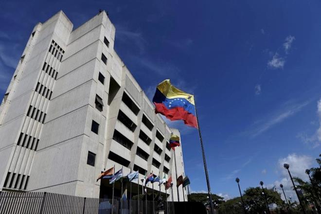 Nicolas Maduro, Venezuela, supreme court, Oscar Perez,  helicopter fired in Venezuela, presidential palace venezuela