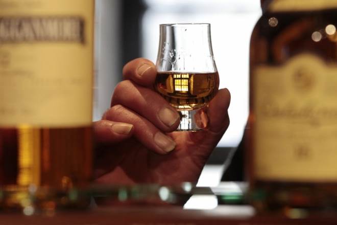 Artificial tongue to taste whisky, Whisky taste, how to differentiate in whisky taste, Scotich whisky, alcohol in india, variety of alcohol in india