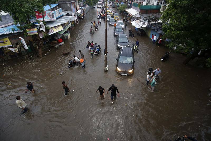 gujarat floods, gujarat rains, monsoon in india, rains in india, flood across india, flood pics, monsoon pics, rajasthan floods, Indian Air Force, latest pics