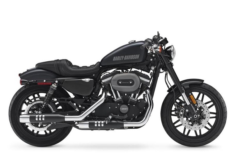 Celebrating 60 years of thrills, the 2017 XL1200CX Roadster adds a new performance dimension with its 43mm USD forks, premium shocks and powerful front brakes. In terms of Harley Sportster, the Indian motorcycle market has the Iron 883, 1200 Custom, Forty-Eight and Roadster, which is the newest addition to the Sportster family in the country. Roadster is also part of Harley-Davidson’s Dark Custom motorcycles, a movement that expresses the roots of Harley-Davidson.