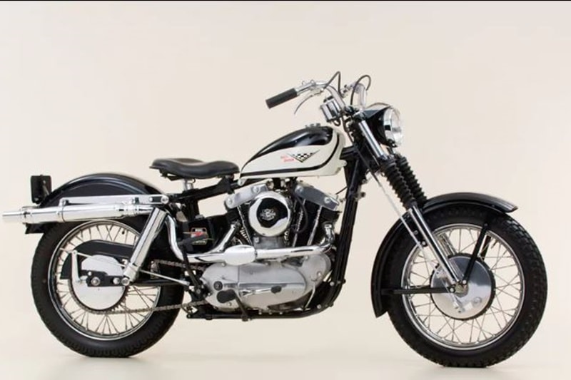 By 1986, two new Evolution Sportster engine in two capacities were introduced - an 883cc with an identical bore and stroke to the original ’57 design and a 1100cc (this was replaced two years later with a 1200cc engine). 1987 saw the introduction of the XLH883 Hugger, which came out to be a boon for riders with shorter inseams and the growing number of female riders. All Sportsters got 5-speed gearboxes in 1991, and all but the base 883 gained belt final drive.