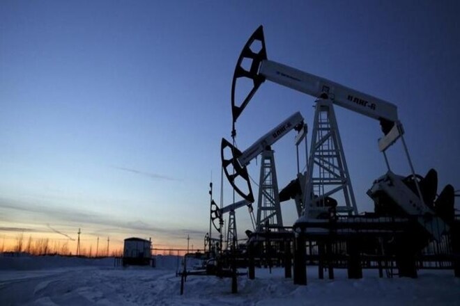 Oil prices fall ahead of US holiday after 8 days of gains