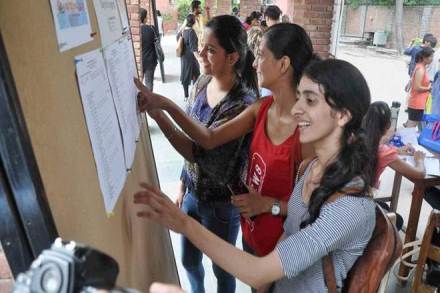 du cut off list 2017, delhi university cut off list, du cut off list, du fifth cut off list, du 4th cut off list, DU 5th cut off list, English (Honours), Economics (Honours), Bcom (Honours), DU admissions, Kirori Mal college cut off list, Vivekanand college cut off list, PGDAV college cut off list, unreserved category du admissions, du admissions, Ramjas college cut off list