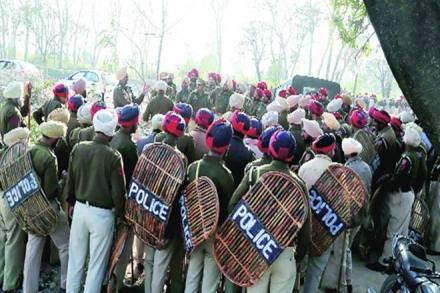 INLD protest, SYL protest, INLD SYL, Setluj Yamuna Link, OP Chautala, Ajay Chautala, Protest, commuters stranded