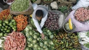 inflation, inflation at record low, present inflation rates, economic growth, growth rates, present gdp in india, india's present gdp