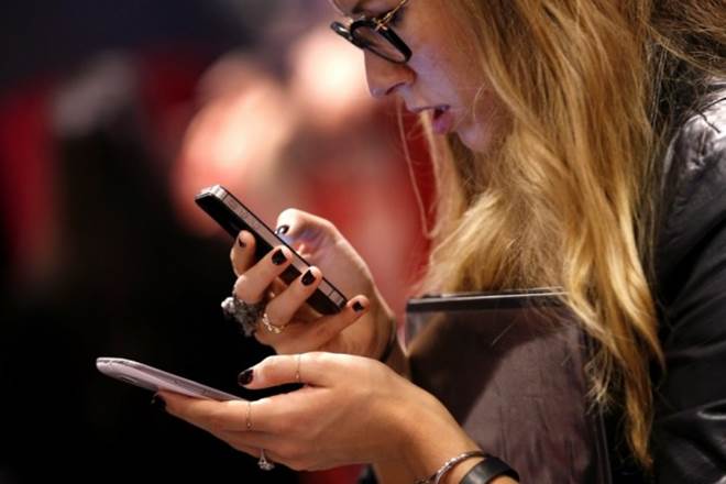 4G phone, LTE capable smartphones, VoLTE feature phones, Indian market, mobile Internet