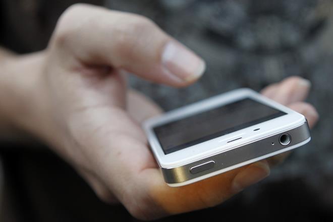 battery-free cell phone, cell phone, battery-free, ambient light, cell phone runs on ambient light, First battery-free cell phone, zero power, battery-free phone, battery-free mobile, battery-free mobile phone, battery-free phone