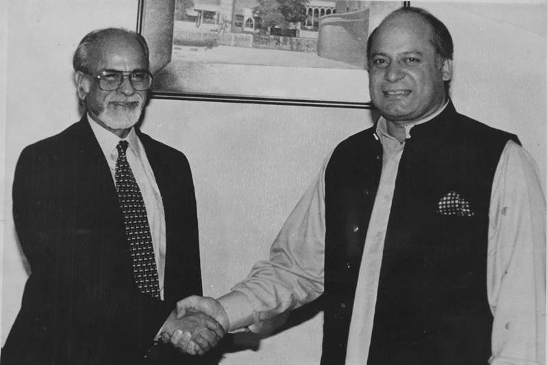 Nawaz Sharif, Nawaz Sharif sacked, Nawaz Sharif sacked as PM, Nawaz Sharif found guilty, Nawaz Sharif India connection, Nawaz Sharif Pakistan, Nawaz Sharif VP Singh, Nawaz Sharif, Nawaz Sharif Lal Krishna Advani, Nawaz Sharif AB Vajpayee, Nawaz Sharif PV Narasimha Rao, Nawaz Sharif Inder kumar Gujral, Nawaz Sharif Narendra Modi, Nawaz Sharif Qazi Hussein Ahmed, Imran Khan, Nawaz Sharif news