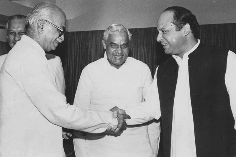 Nawaz Sharif, Nawaz Sharif sacked, Nawaz Sharif sacked as PM, Nawaz Sharif found guilty, Nawaz Sharif India connection, Nawaz Sharif Pakistan, Nawaz Sharif VP Singh, Nawaz Sharif, Nawaz Sharif Lal Krishna Advani, Nawaz Sharif AB Vajpayee, Nawaz Sharif PV Narasimha Rao, Nawaz Sharif Inder kumar Gujral, Nawaz Sharif Narendra Modi, Nawaz Sharif Qazi Hussein Ahmed, Imran Khan, Nawaz Sharif news