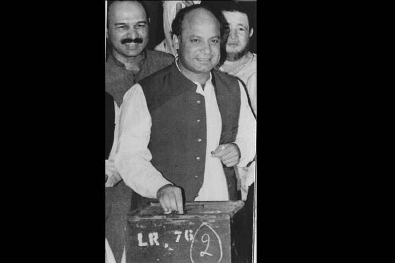 Nawaz Sharif, Nawaz Sharif sacked, Nawaz Sharif sacked as PM, Nawaz Sharif found guilty, Nawaz Sharif India connection, Nawaz Sharif Pakistan, Nawaz Sharif VP Singh, Nawaz Sharif, Nawaz Sharif Lal Krishna Advani, Nawaz Sharif AB Vajpayee, Nawaz Sharif PV Narasimha Rao, Nawaz Sharif Inder kumar Gujral, Nawaz Sharif Narendra Modi, Nawaz Sharif Qazi Hussein Ahmed, Imran Khan, Nawaz Sharif news
