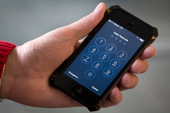 Smartphone app, colour blind students, help for colour blind students, titration experiment, mobile app, colour information, visually impaired students, colour blind, routine lab experiment