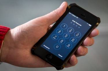 Smartphone app, colour blind students, help for colour blind students, titration experiment, mobile app, colour information, visually impaired students, colour blind, routine lab experiment