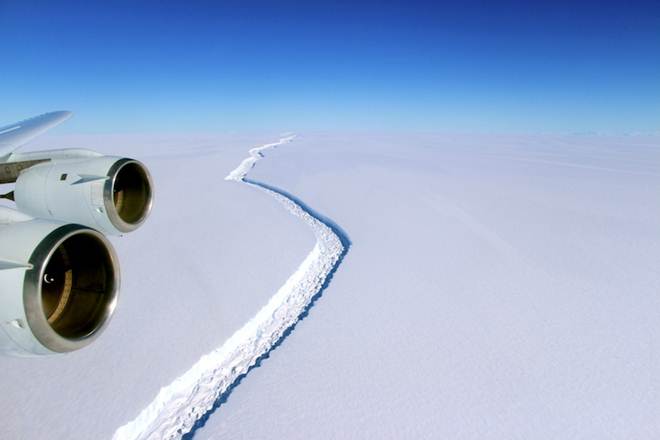 Antarctic, Antarctica, world largest iceberg, US state of Delaware, Lake Erie, Great Lakes, Antarctic Ocean, NASA satellite Antarctic, Antarctica, world largest iceberg, US state of Delaware, Lake Erie, Great Lakes, Antarctic Ocean, NASA satellite