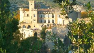 Château de la Barben, 1000 years old castle, 110 crore castle, 1000 years old french castle