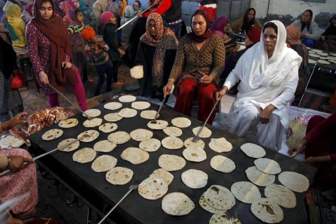 gst, gst impact, goods and services, narendra modi gst, narendra modi news, amrtisar, community kitchen india, world's largest community kitchen