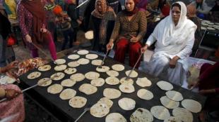 gst, gst impact, goods and services, narendra modi gst, narendra modi news, amrtisar, community kitchen india, world's largest community kitchen