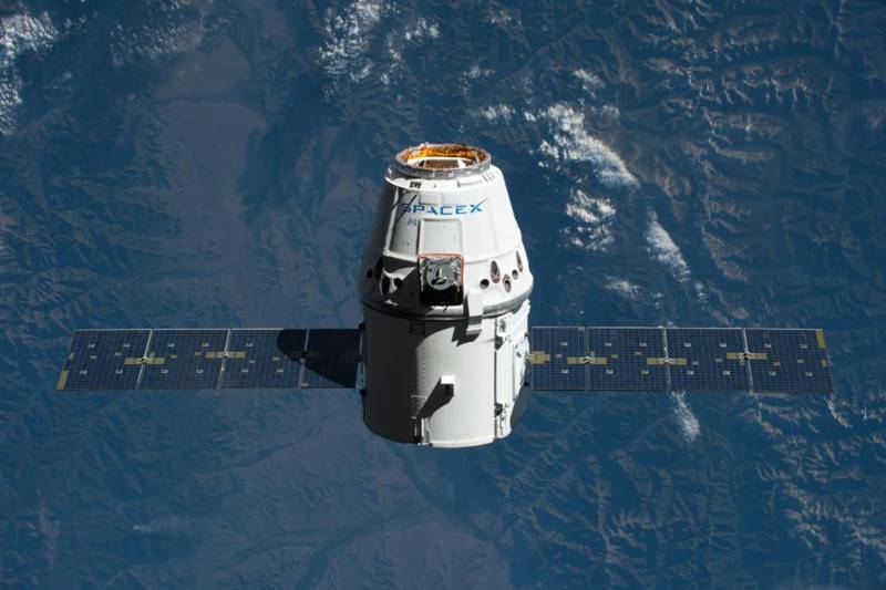 SpaceX Dragon, SpaceX Dragon images, SpaceX Dragon pics, SpaceX Dragon returs to Earth, SpaceX Dragon splashdown, SpaceX Dragon splashes down, NASA, cargo craft, satellite, space station, International Space Station, world images, NASA images, world news