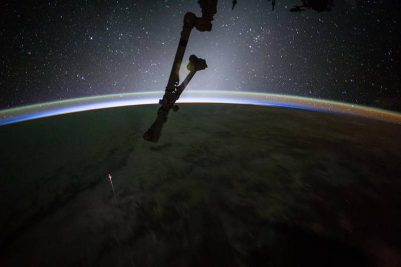 SpaceX Dragon, SpaceX Dragon images, SpaceX Dragon pics, SpaceX Dragon returs to Earth, SpaceX Dragon splashdown, SpaceX Dragon splashes down, NASA, cargo craft, satellite, space station, International Space Station, world images, NASA images, world news