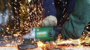 Australia, Manufacturing sector, service sector, June