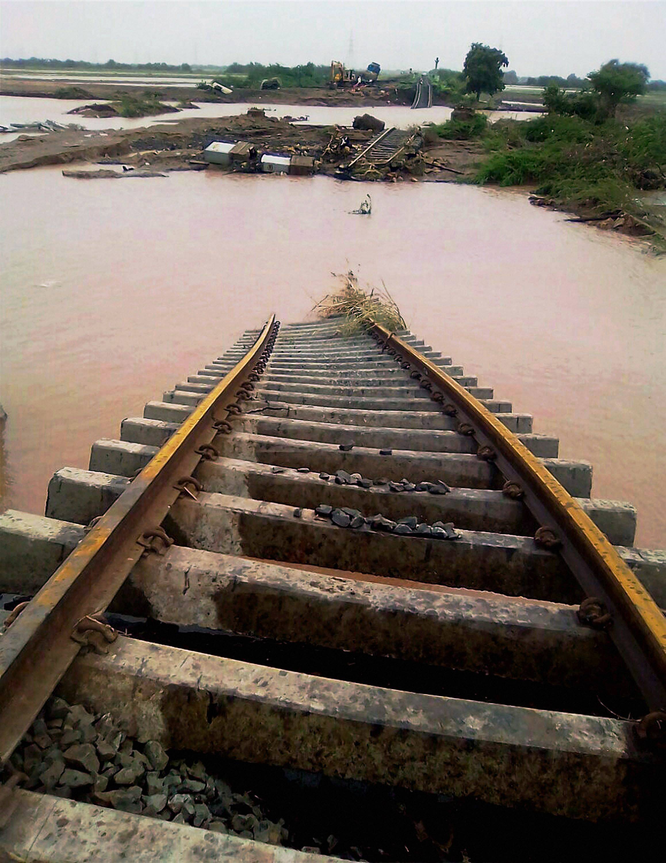 Municipal Commissioner of Ahmedabad, Ahmedabad, Gujarat floodm, gujarat floods, Dharoi dam, Fathewadi, Indira Bridge, Chandrabagha, Prime Minister Narendra Modi, Gujarat Chief Minister Vijay Rupani, Gujarat Chief Minister, Vijay Rupani, Army, Indian Air Force, NDRF, NDRF Gujarat
