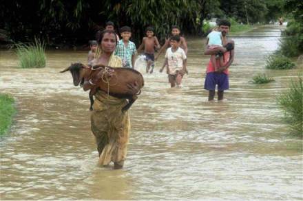 bengal rains 2017, wb heavy rain deaths, damodar valley corporation rain water bengal, mamta banerjee on bengal heavy rain, bengal rains 2017, wb heavy rain deaths, damodar valley corporation rain water bengal, mamta banerjee on bengal heavy rain,
