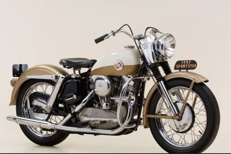 The 1972 XL used a 1,000cc version of the ‘Iron Head’ engine. By 1976 the gear change had moved to the left and the rear brake to the right. In 1977, the XLCR (Cafe Racer), with its XR750-inspired rear suspension, new frame, triple disc brakes, cast aluminium wheels and rearset footpegs, became the sportiest Sportster ever made up to that point. 1983 saw further emphasis on performance with the XR1000, it was the nearest thing to a road-going XR750 you could buy.