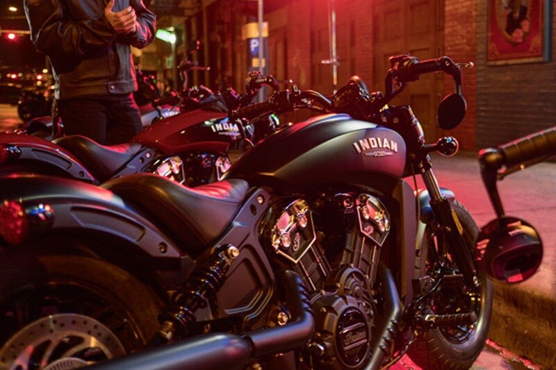 When compared to the standard Indian Scout, the Scout Bobber gets chopped front and rear fenders, a blacked-out theme that now is everywhere on the motorcycle, unlike the Scout which has chrome exhausts and some other elements with the same material. Other changes on the Indian Scout Bobber include street-tracker handlebars with bar-end mirrors and wider tyres. The only contrast to the all-black theme on the motorcycle is the saddle-brown seat for one person.