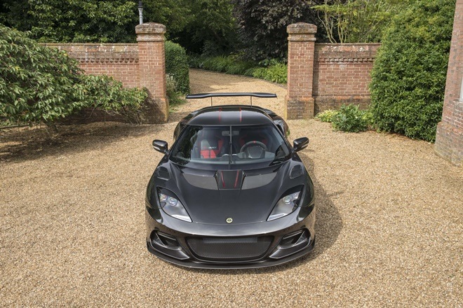 The Evora GT430 is capable of attaining 0-100 kph in a mere 3.7 seconds and a top speed of 305 kph. Just 60 units of the GT430 will be built and supplied to select markets with a price tag of £112,500.