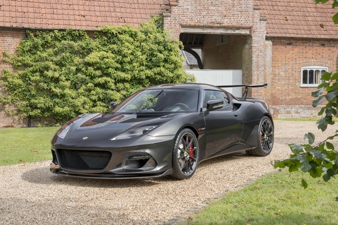 Lotus recently revealed its most powerful road legal model ever, the Evora GT430. It is lighter than all Evoras so far at a new benchmark dry weight of 1258 kg, and why won't it be. Lotus has been known for its lightweight engineering. What adds to its lightness is hand crafted carbon fibre components.