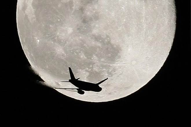 Florida Moon Express, Moon Express moon, Moon Express aircraft, scientific exploration moon express, Robert Richards moon express, moon express rocket, Google Lunar X prize, moon mission Florida Moon Express, Moon Express moon, Moon Express aircraft, scientific exploration moon express, Robert Richards moon express, moon express rocket, Google Lunar X prize, moon mission