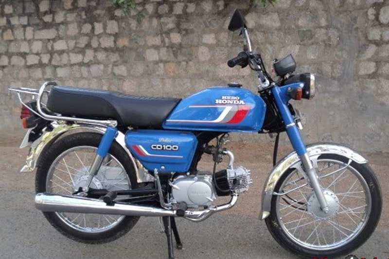 Not long before the RX100 was launched, Hero Honda CD100 was introduced in the Indian market in 1985. It went on to be a preferred choice for many as a reliable two-wheeler which was also fuel efficient and delivered a mileage of a whopping 80 kmpl. (Image: Bikes4sale)