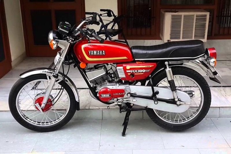 Launched in mid 80s and produced until 1996, Yamaha RX100 succeeded the RD350 which was deemed too powerful for the Indian market. Realising that smaller displacement motorcycles would work better in India, especially after considering Suzuki AX-100's success. However, the RX100 was not a regular 100cc bike, it had Yamaha's racing DNA and was quite powerful, something that appealed to motorcycle enthusiasts. (Image: Maxabout)