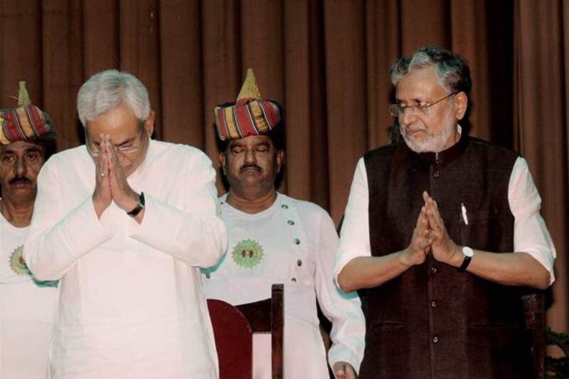 Nitish Kumar oath taking ceremony, Nitish Kumar oath taking ceremony live, Nitish Kumar swearing in live, Nitish Kumar swearing in, Nitish kumar resigns, Nitish Kumar, nitish kumar quits, nitish kumar resigned, bihar cm quits, Lalu yadav, Lalu nitish, Tejashwi Yadav, Nitish Tejashwi, narendra modi nitish, narendra Modi, modi news, modi nitish, amit shah, grand alliance, rahul gandhi, congress, mahagathbandhan, BJP, RJD, JDU, bjp news, bihar news, patna news, all about nitish kumar, nitish kumar cm