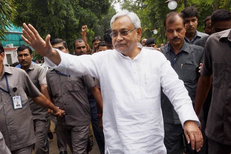 Nitish Kumar oath taking ceremony, Nitish Kumar oath taking ceremony live, Nitish Kumar swearing in live, Nitish Kumar swearing in, Nitish kumar resigns, Nitish Kumar, nitish kumar quits, nitish kumar resigned, bihar cm quits, Lalu yadav, Lalu nitish, Tejashwi Yadav, Nitish Tejashwi, narendra modi nitish, narendra Modi, modi news, modi nitish, amit shah, grand alliance, rahul gandhi, congress, mahagathbandhan, BJP, RJD, JDU, bjp news, bihar news, patna news, all about nitish kumar, nitish kumar cm