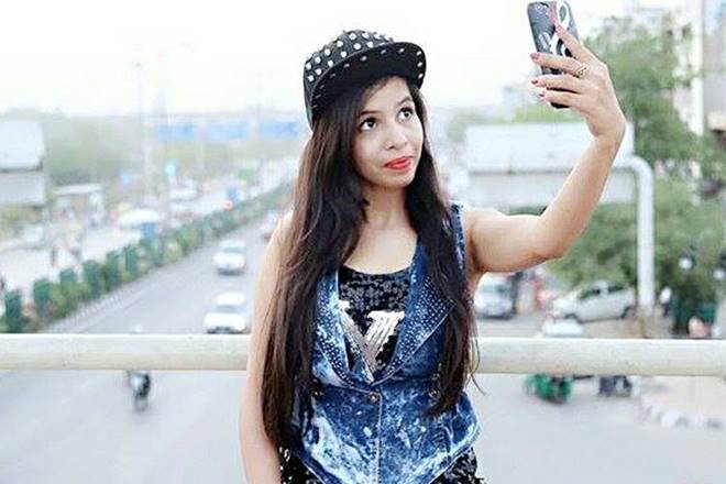 Dhinchak Pooja, Dhinchak Pooja new video, Dhinchak Pooja viral, selfie maine le li aaj, swag wali topi meri, Dilon Ka Shooter, taher shah, dhinchuks