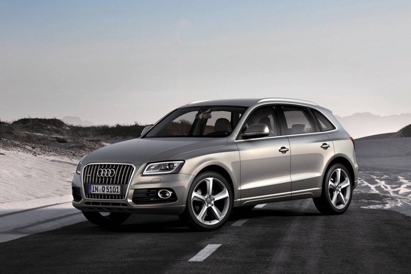 Audi Q5 retails between Rs 48-55 lakh ex-showroom post GST impact. Although it is bigger in vertical dimensions with regards to the Volvo V90 Cross Country, both have similar length and width. In addition both have an AWD set up, although the Q5 loses out majorly to the V90 Cross Country in terms of kit.
