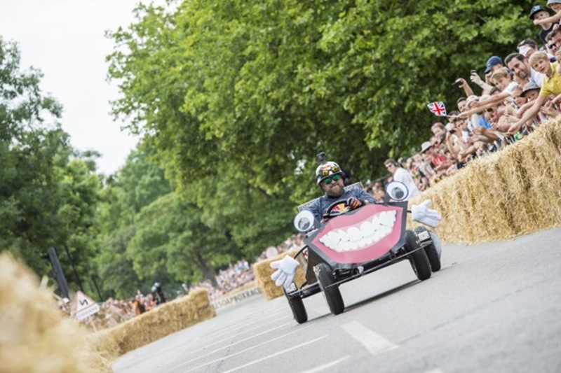 Dannys Dentures is an inspiration drawn from F1 driver Daniel Riccardo's perfect smile, and the end result makes the car look happy, rather too happy.