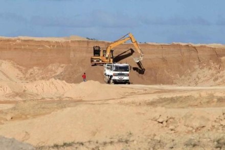 india sand mining, sand mafia india, sand minders vasai creek, construction industry sand mining