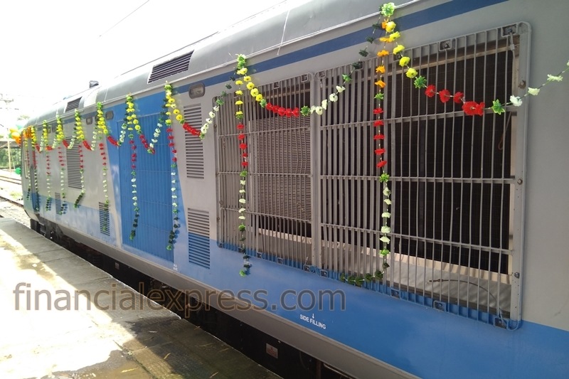 solar power train, solar power train in india, solar power train indian railways